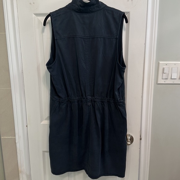 SOLD 😍😍😍 Navy blue dress perfect for summer and spring. Size Large. - Picture 5 of 5